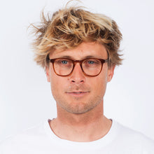 Load image into Gallery viewer, Kreuzberg Crystal Brown Man