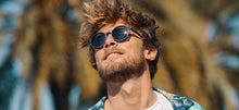 Load image into Gallery viewer, Chamberí Clip-On Man