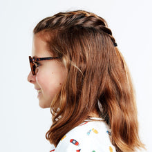 Load image into Gallery viewer, Le Marais Tortoise Girl